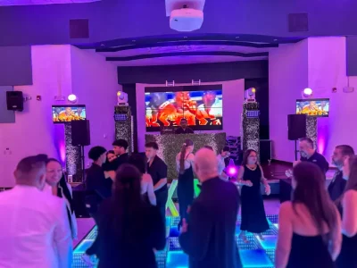 4 Columnas con Piso LED Infinity, Pantallas y ViideoWall